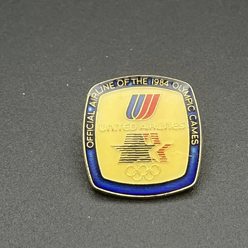 1984 Los‎ Angeles Olympics Summer Games United Airlines Sponsor Lapel Hat Pin